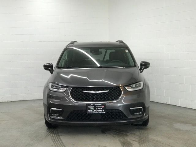 Used 2022 Chrysler Pacifica Touring L with VIN 2C4RC1BG2NR142927 for sale in Willoughby, OH