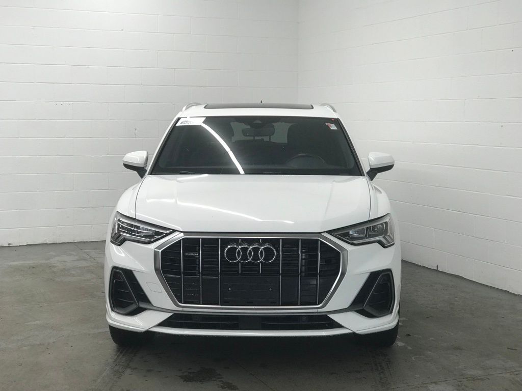 2024 Audi Q3 45 TFSI S line Premium photo 2