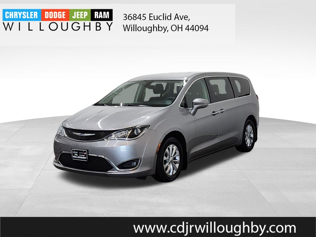 2018 Chrysler Pacifica Touring Plus's photo