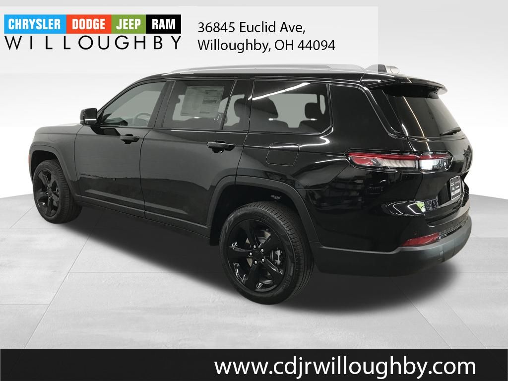 2025 Jeep Grand Cherokee Limited photo 3