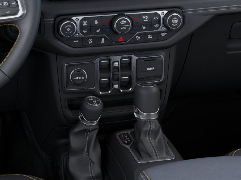 2025 Jeep Wrangler 4-Door Sahara - Photo 24