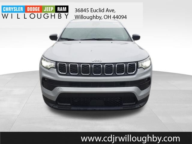 2024 Jeep Compass Latitude Lux photo 2