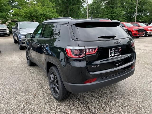 2024 Jeep Compass Latitude photo 3