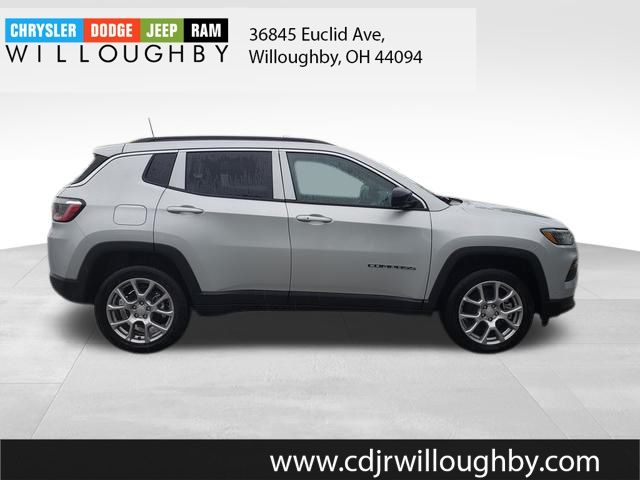 2024 Jeep Compass Latitude Lux photo 4