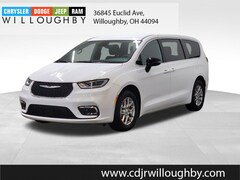 2026 Chrysler Pacifica SELECT Passenger Van