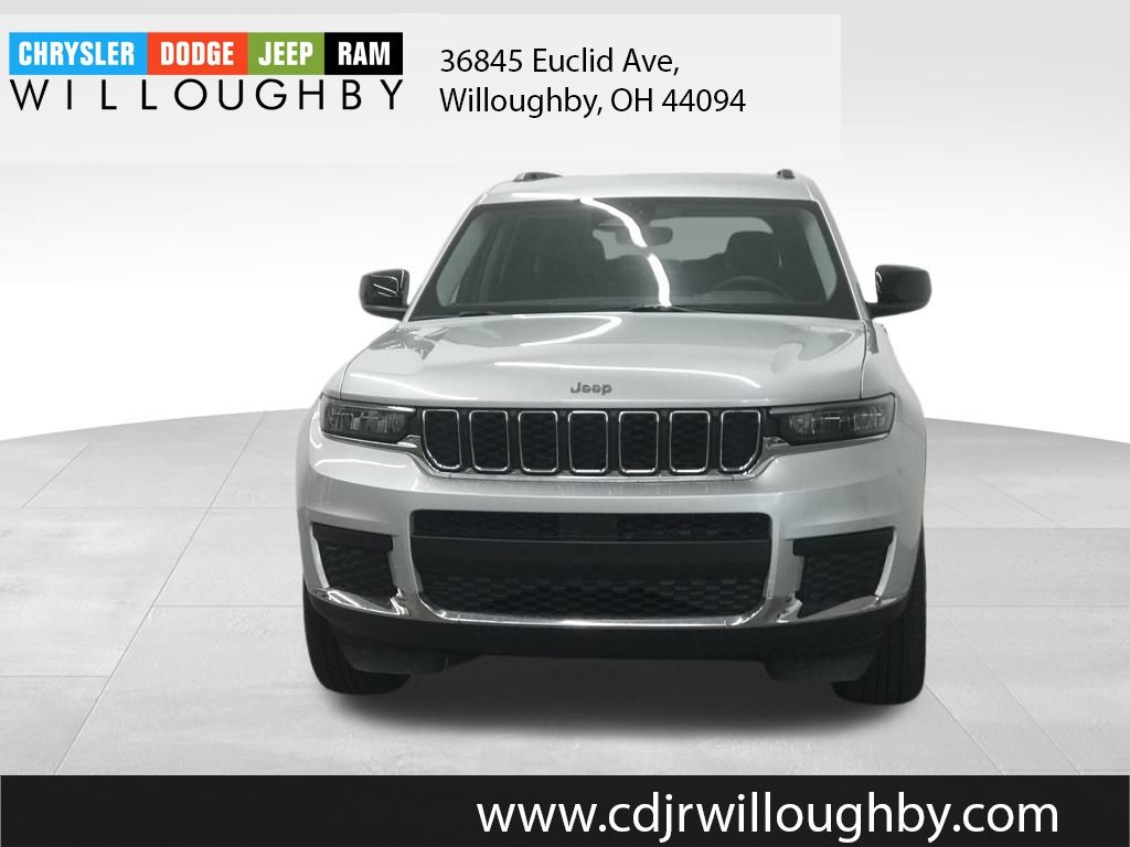 2023 Jeep Grand Cherokee Laredo photo 2