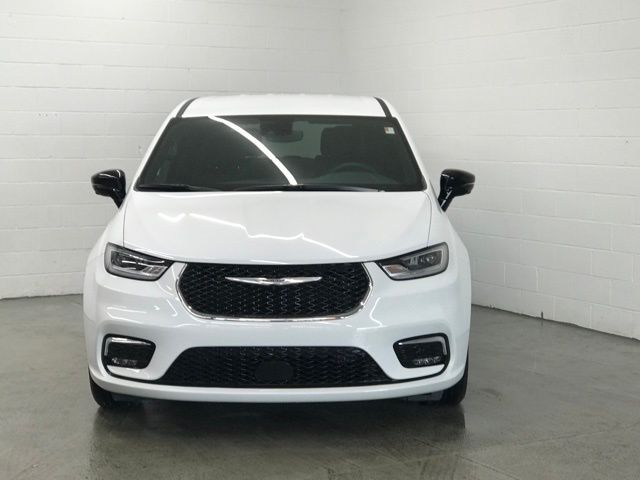 2025 Chrysler Pacifica photo 2