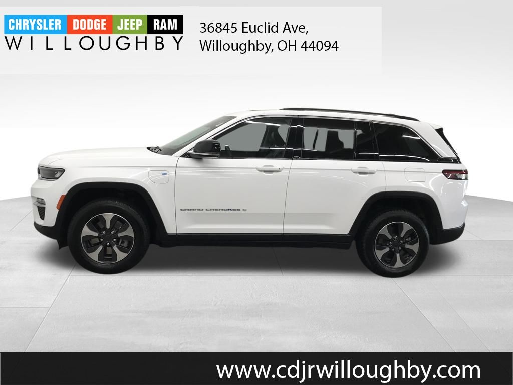 2024 Jeep Cherokee Limited 4xe photo 2