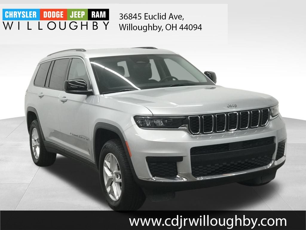 2023 Jeep Grand Cherokee Laredo photo 3