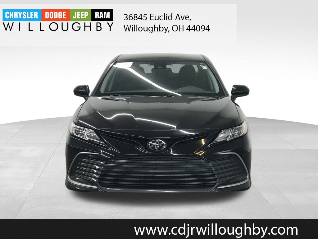 2022 Toyota Camry LE photo 2