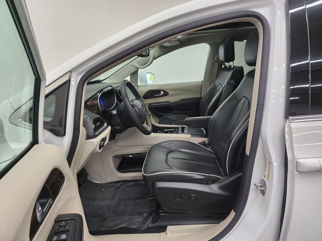 2022 Chrysler Pacifica Limited - Photo 12