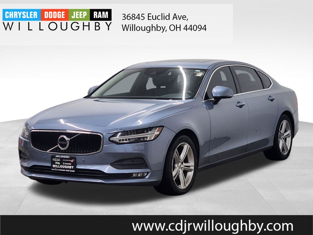2018 Volvo S90 Momentum