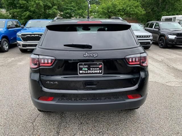 2024 Jeep Compass Latitude photo 4