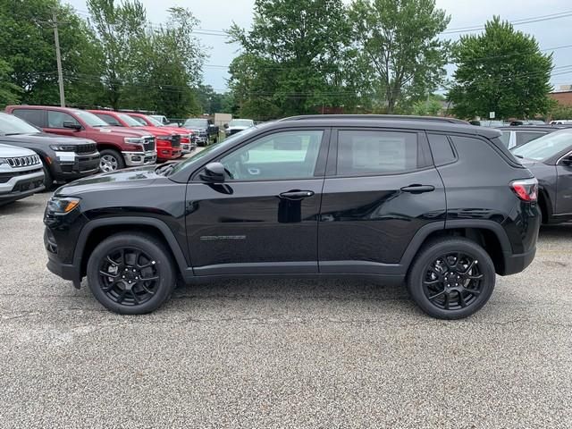 2024 Jeep Compass Latitude photo 2