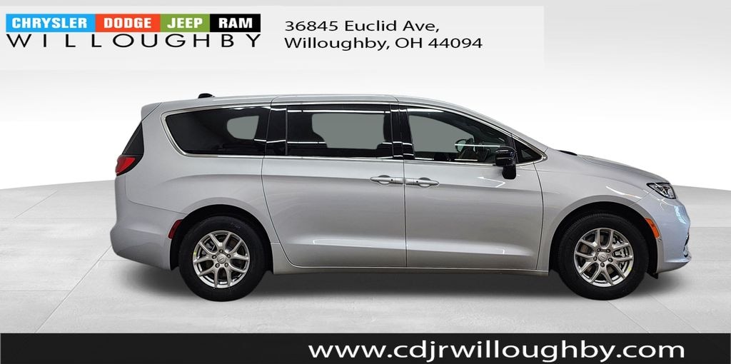 New 2026 Chrysler Pacifica SELECT Passenger Van