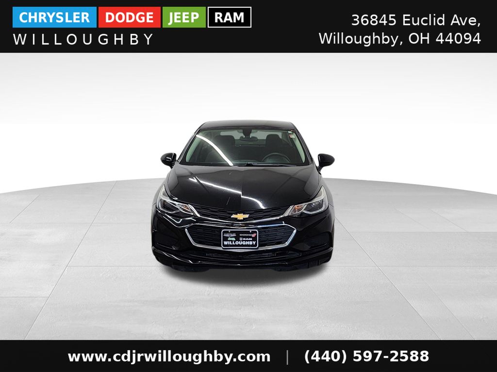 Used 2018 Chevrolet Cruze LT with VIN 1G1BE5SM6J7179654 for sale in Willoughby, OH
