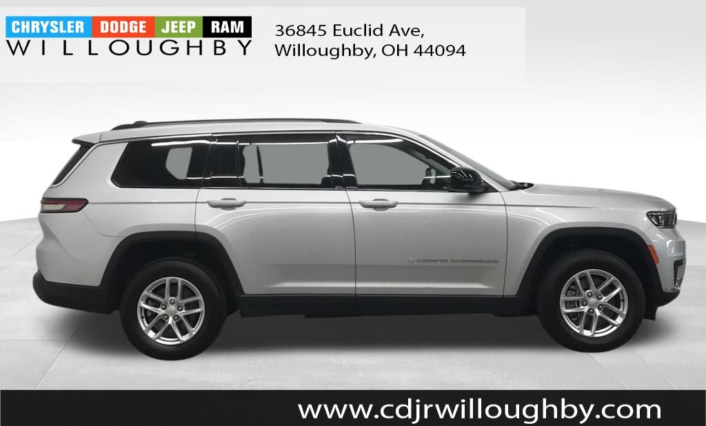 2023 Jeep Grand Cherokee Laredo photo 4