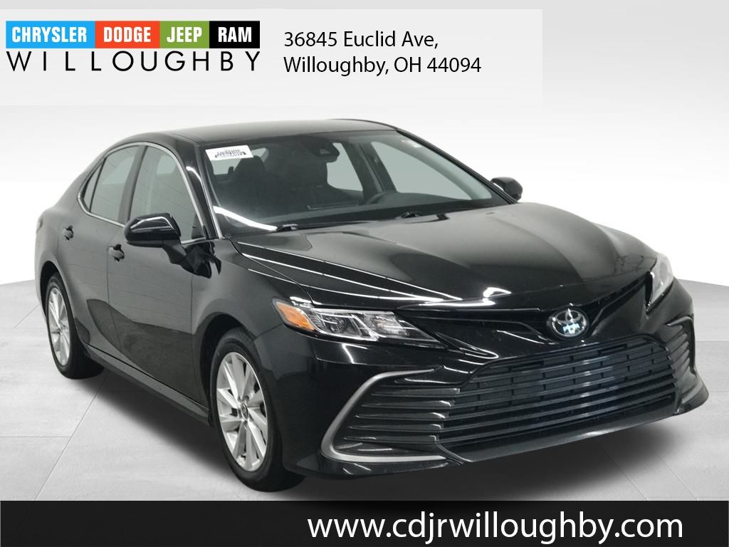 2022 Toyota Camry LE photo 3