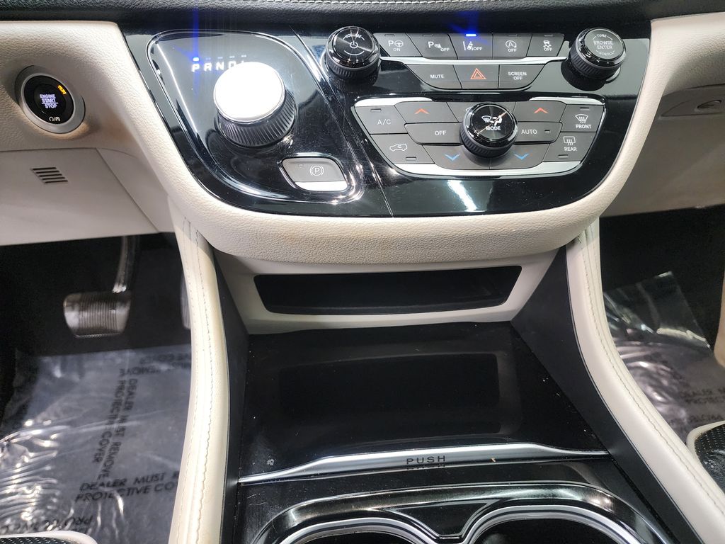 2022 Chrysler Pacifica Limited - Photo 17