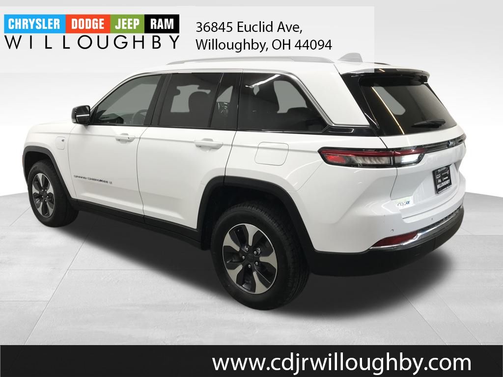 2024 Jeep Cherokee Limited 4xe photo 3