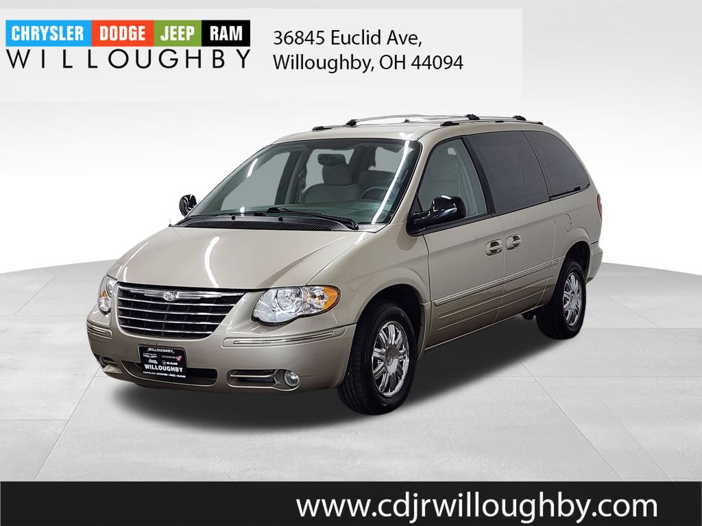 2006 Chrysler Town & Country Limited LWB's photo