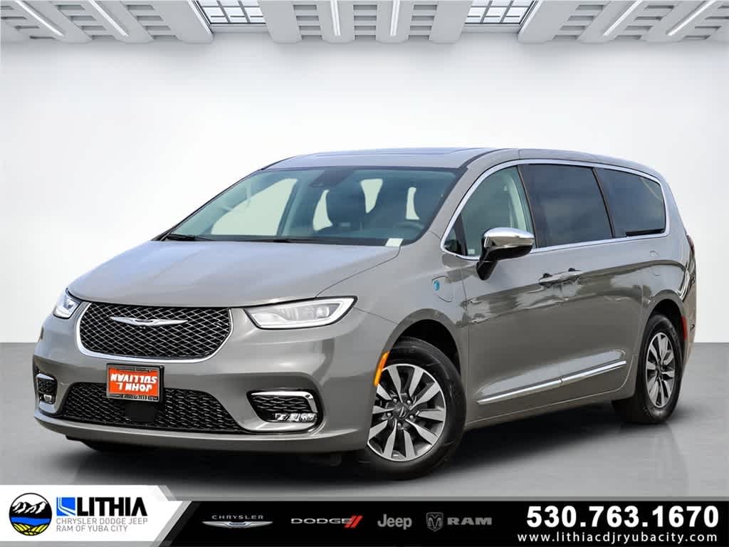 New 2023 Chrysler Pacifica Plug-In Hybrid Limited Van Passenger Van