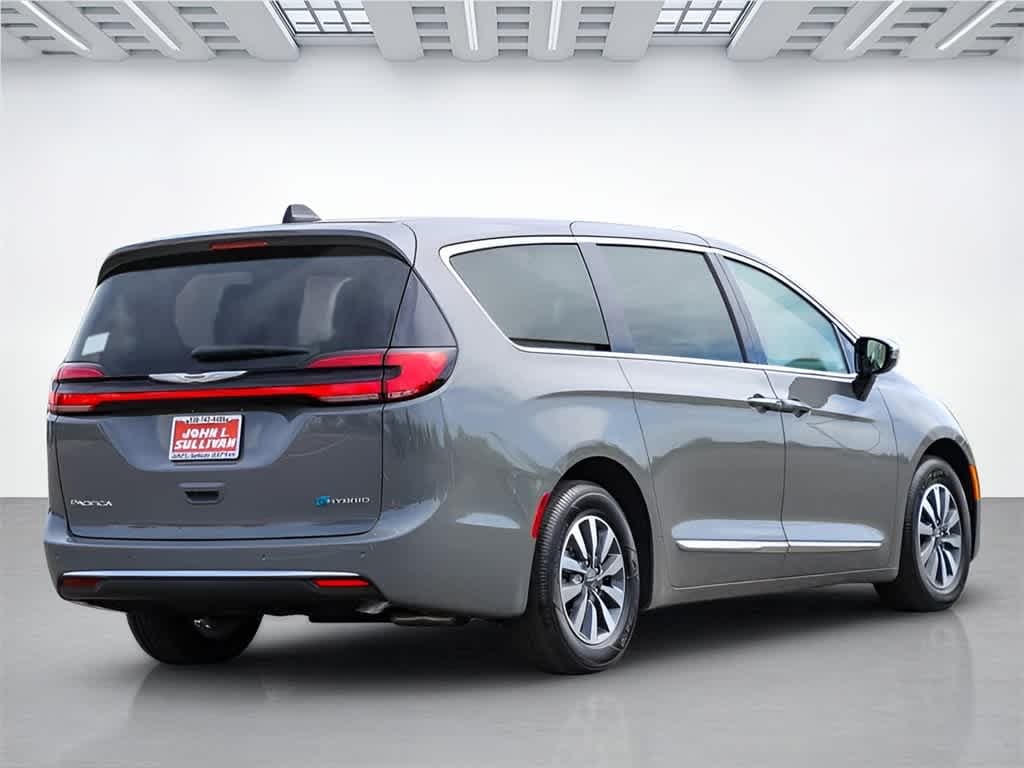 New 2023 Chrysler Pacifica Plug-In Hybrid Limited Van Passenger Van