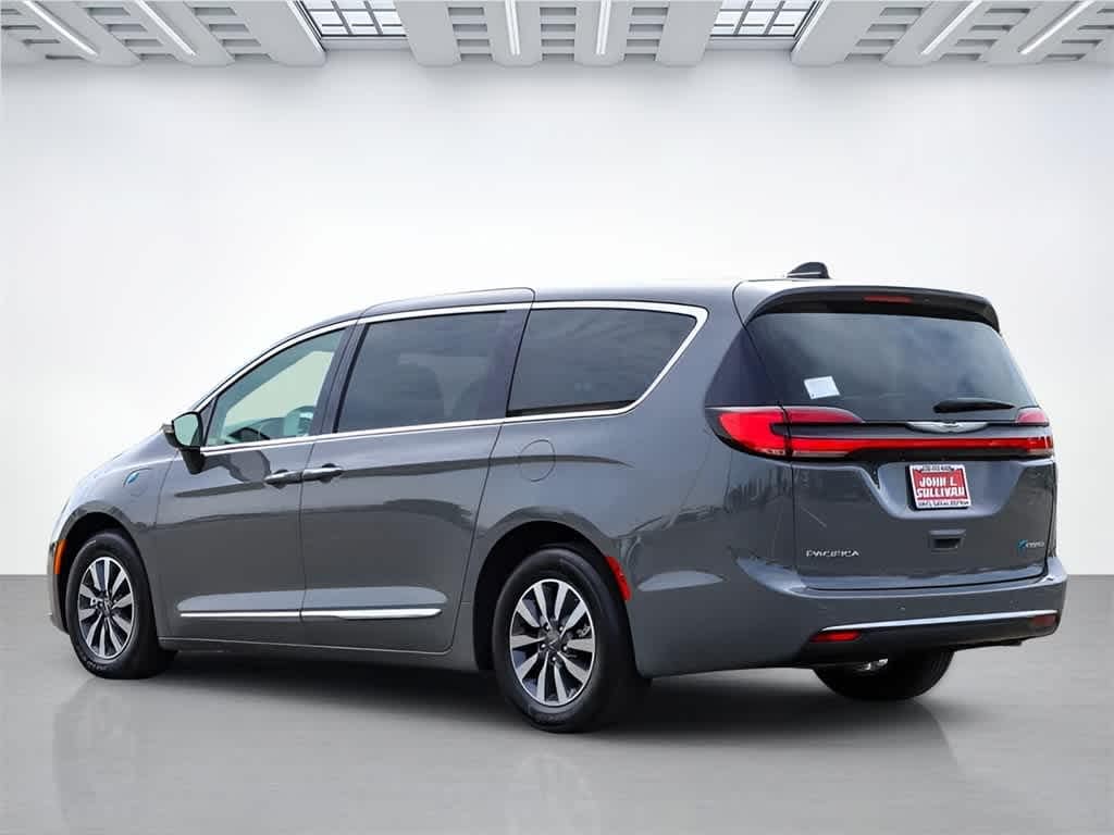 New 2023 Chrysler Pacifica Plug-In Hybrid Limited Van Passenger Van