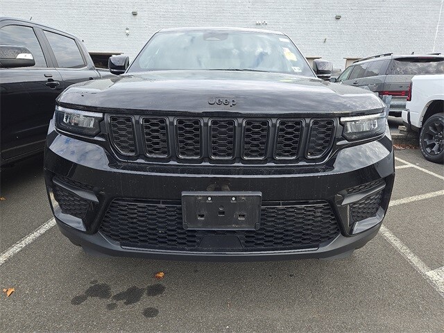 2023 Jeep Grand Cherokee Altitude photo 2