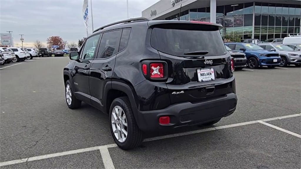 Used 2023 Jeep Renegade Latitude SUV