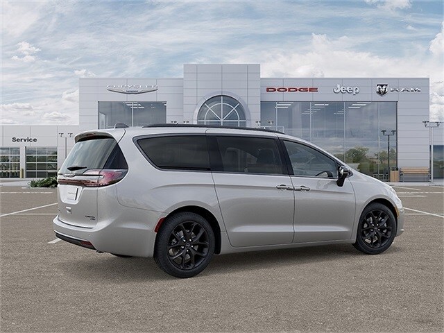 2026 Chrysler Pacifica Limited photo 4