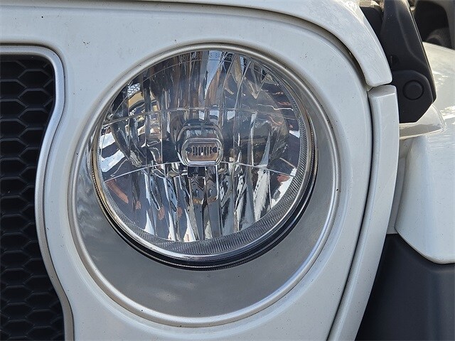 2018 Jeep Wrangler Unlimited Sahara photo 2