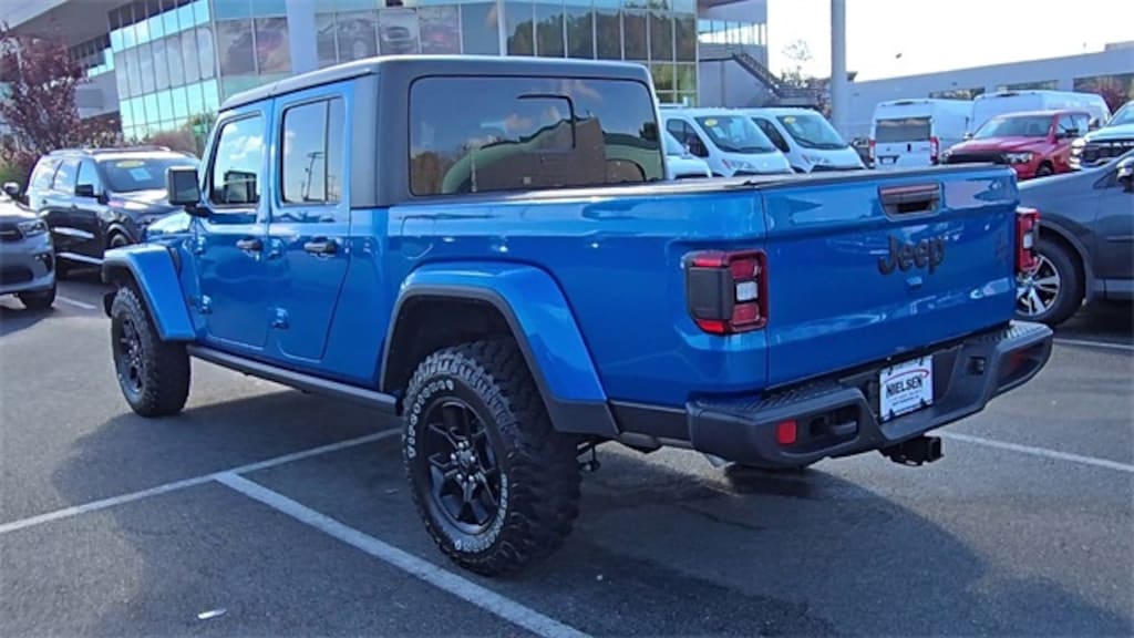 Used 2024 Jeep Gladiator Willys Truck Crew Cab