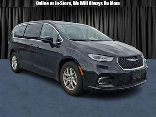 2023 Chrysler Pacifica Touring L East Hanover, NJ