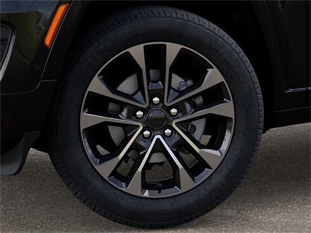 2025 Jeep Grand Cherokee Overland photo 3