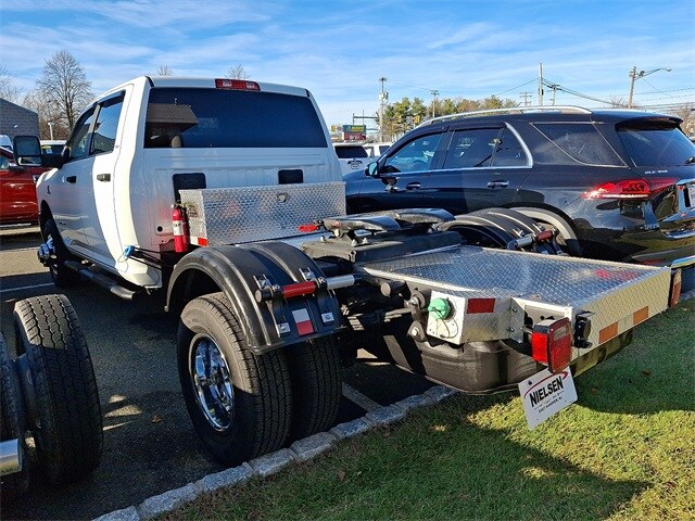 2024 Ram 3500 SLT photo 4