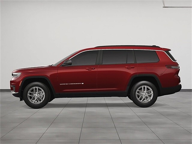 2025 Jeep Grand Cherokee Laredo photo 3
