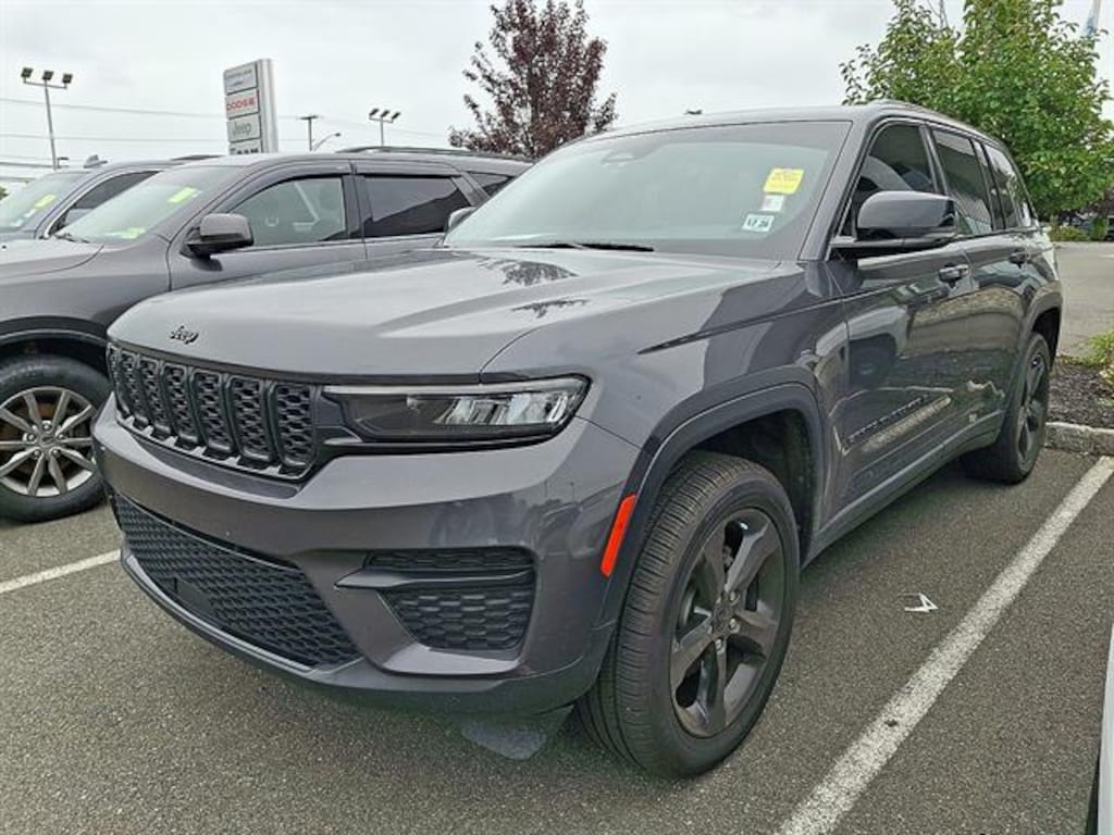 Used 2023 Jeep Grand Cherokee Altitude SUV