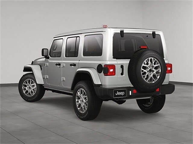 2025 Jeep Wrangler Sahara photo 4