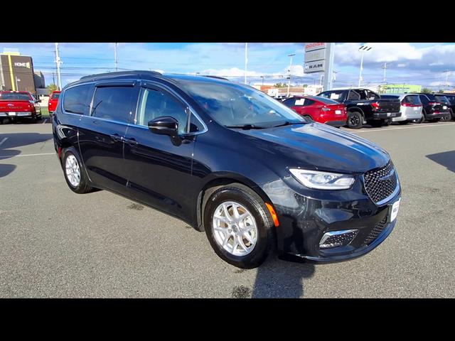Used 2022 Chrysler Pacifica Touring L Van Passenger Van