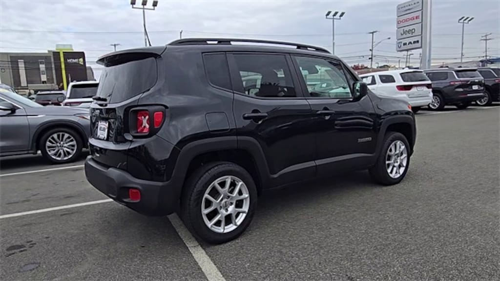 Used 2023 Jeep Renegade Latitude SUV