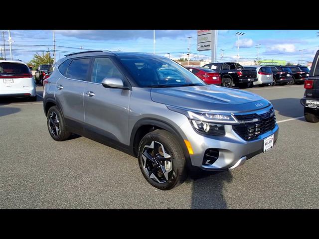 Used 2025 Kia Seltos EX SUV