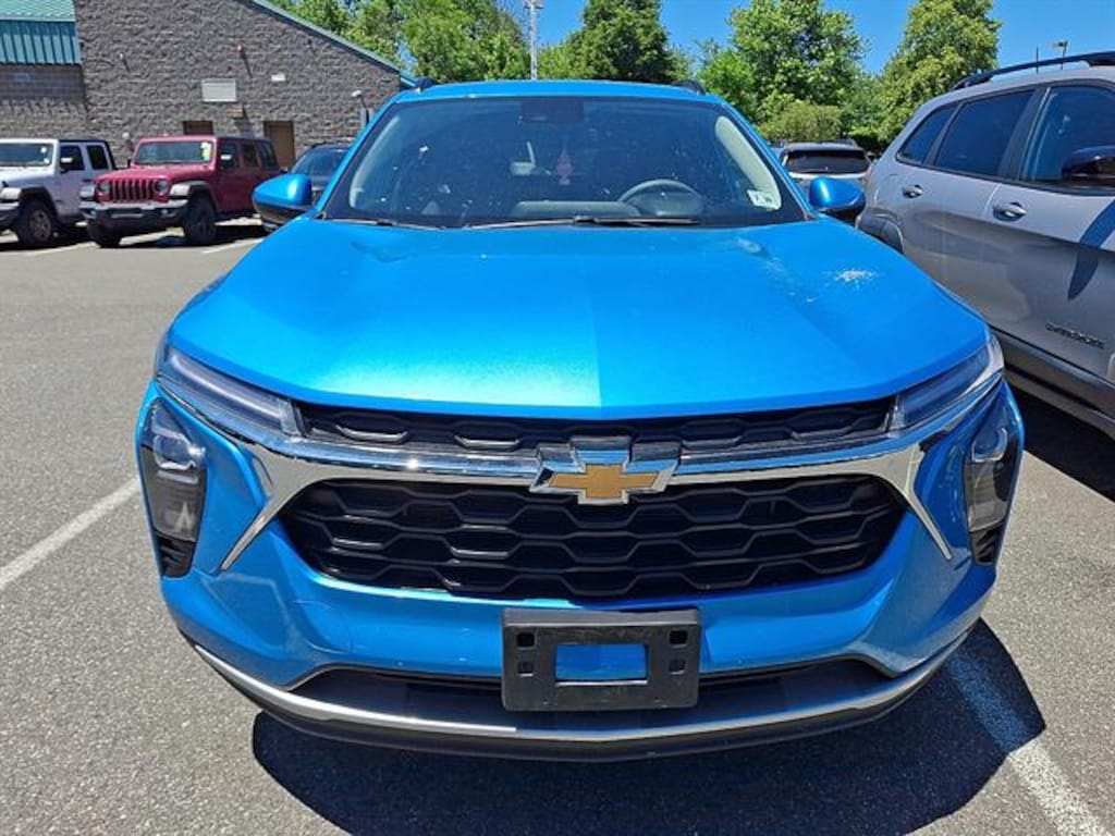 Used 2025 Chevrolet Trax LT SUV