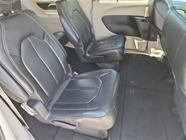 Thumbnail: 2023 Chrysler Pacifica - 21