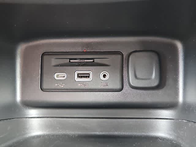 Thumbnail: 2023 Chevrolet Equinox - 31