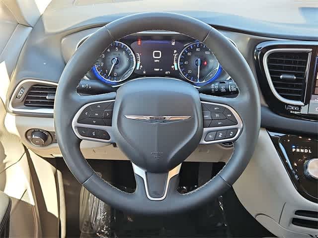 Thumbnail: 2023 Chrysler Pacifica - 23