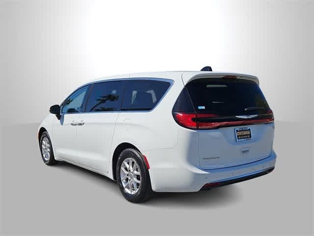 Thumbnail: 2023 Chrysler Pacifica - 6