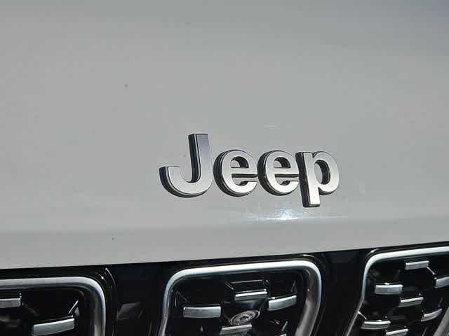 Thumbnail: 2022 Jeep Grand Cherokee - 12