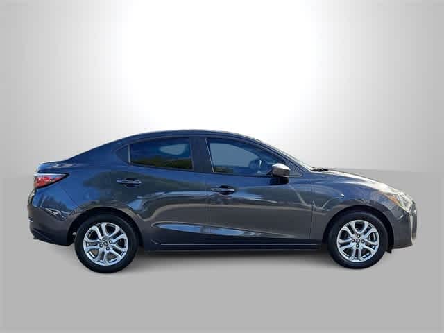 Thumbnail: 2017 Toyota Yaris iA - 9