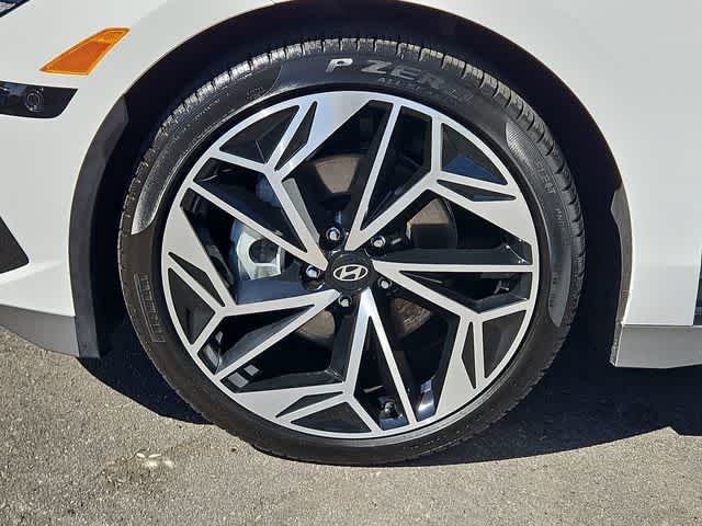 Thumbnail: 2023 Hyundai Ioniq 6 - 13